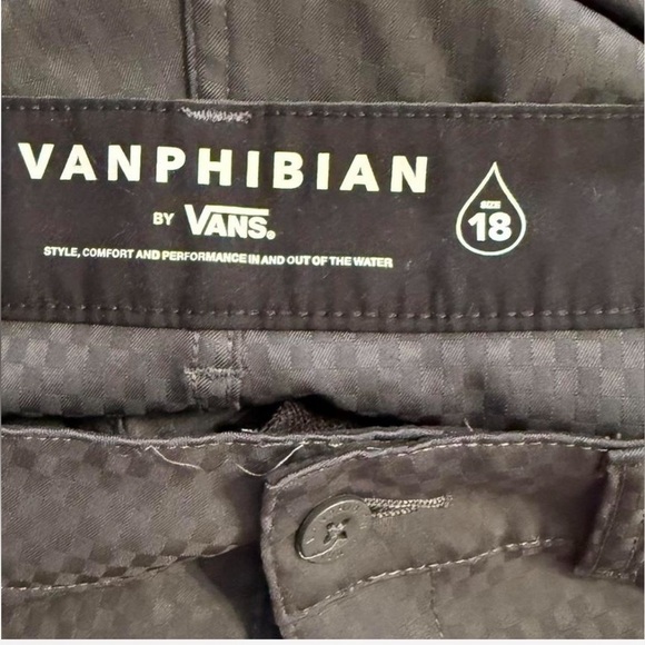 Vans Boys Gray Checkered Cargo Shorts. Size 18 - Picture 4 of 6